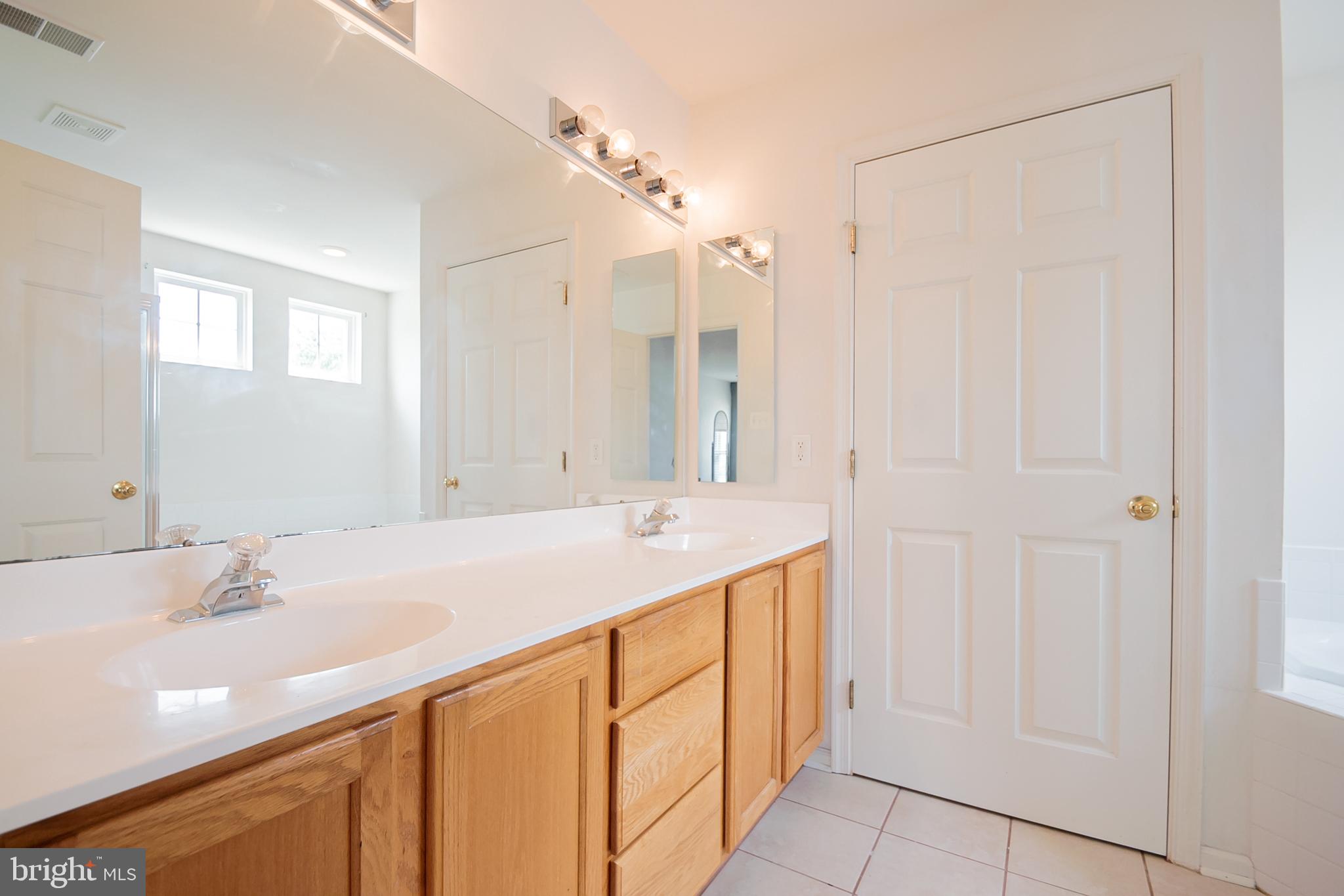 435 Wynthorpe Road New Castle, DE 19720 - Photo 22 of 38 Double vanity in master bath