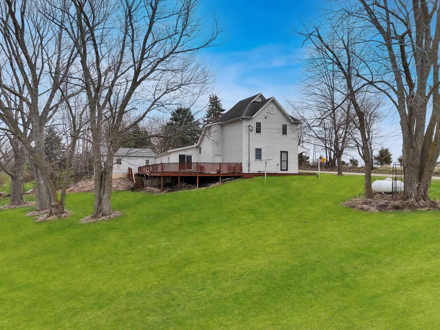 2472 West Red Oak Road Freeport, IL 61032 - Photo 3 of 46