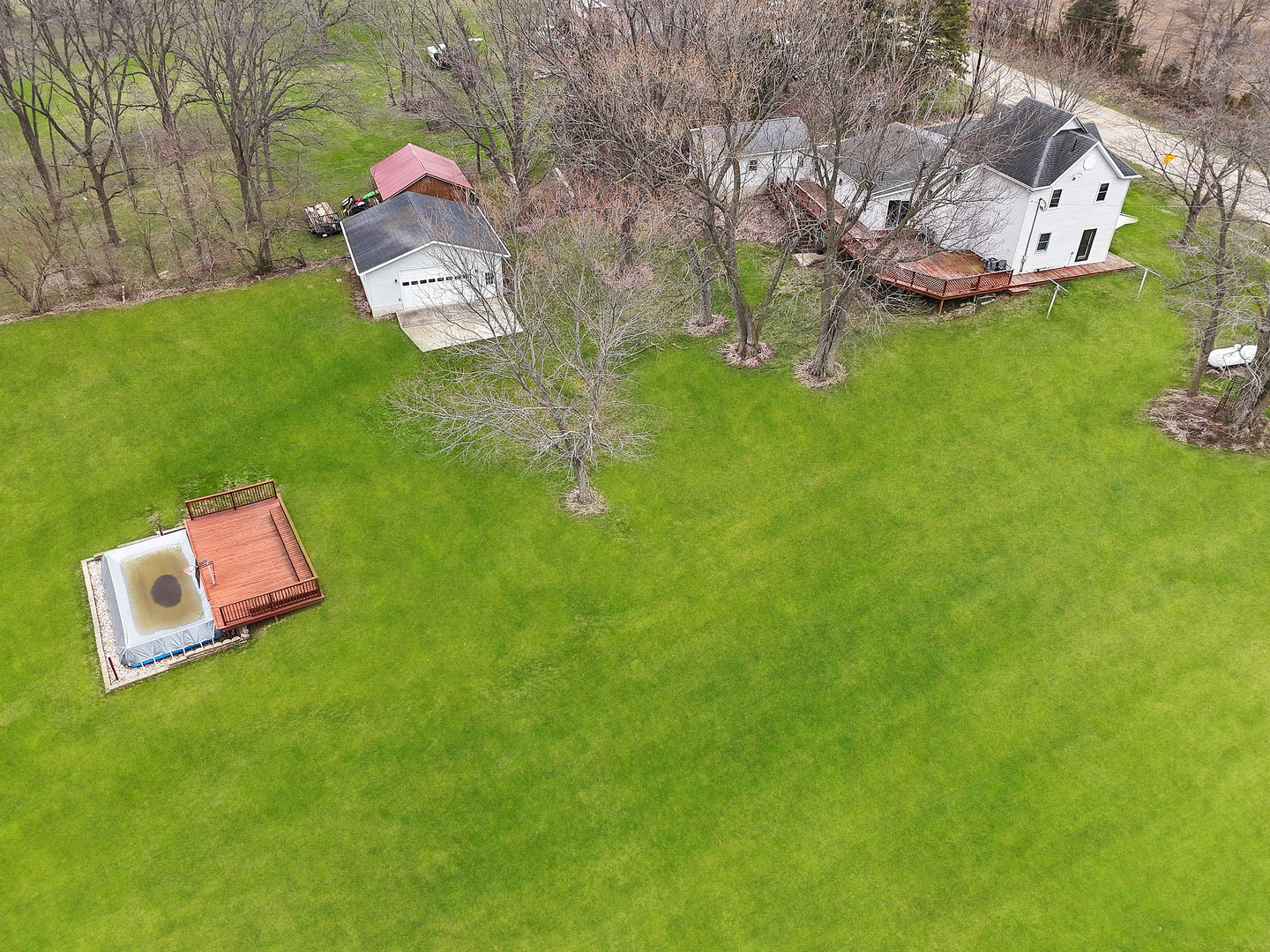 2472 West Red Oak Road Freeport, IL 61032 - Photo 4 of 46