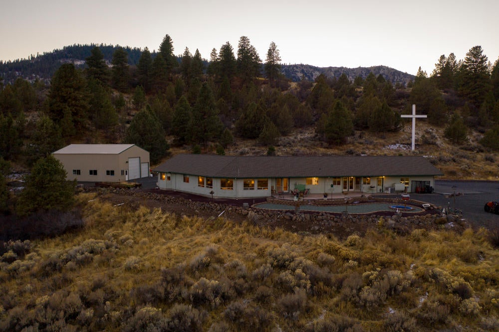 19850 Reiling Road Klamath Falls, OR 97603 - Photo 11 of 34 19870ReilingRd.-43
