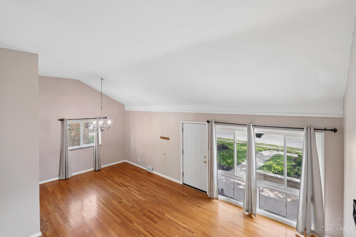 5646 Lawrence Road Cincinnati, OH 45248 - Photo 14 of 39 Gallery Image 14