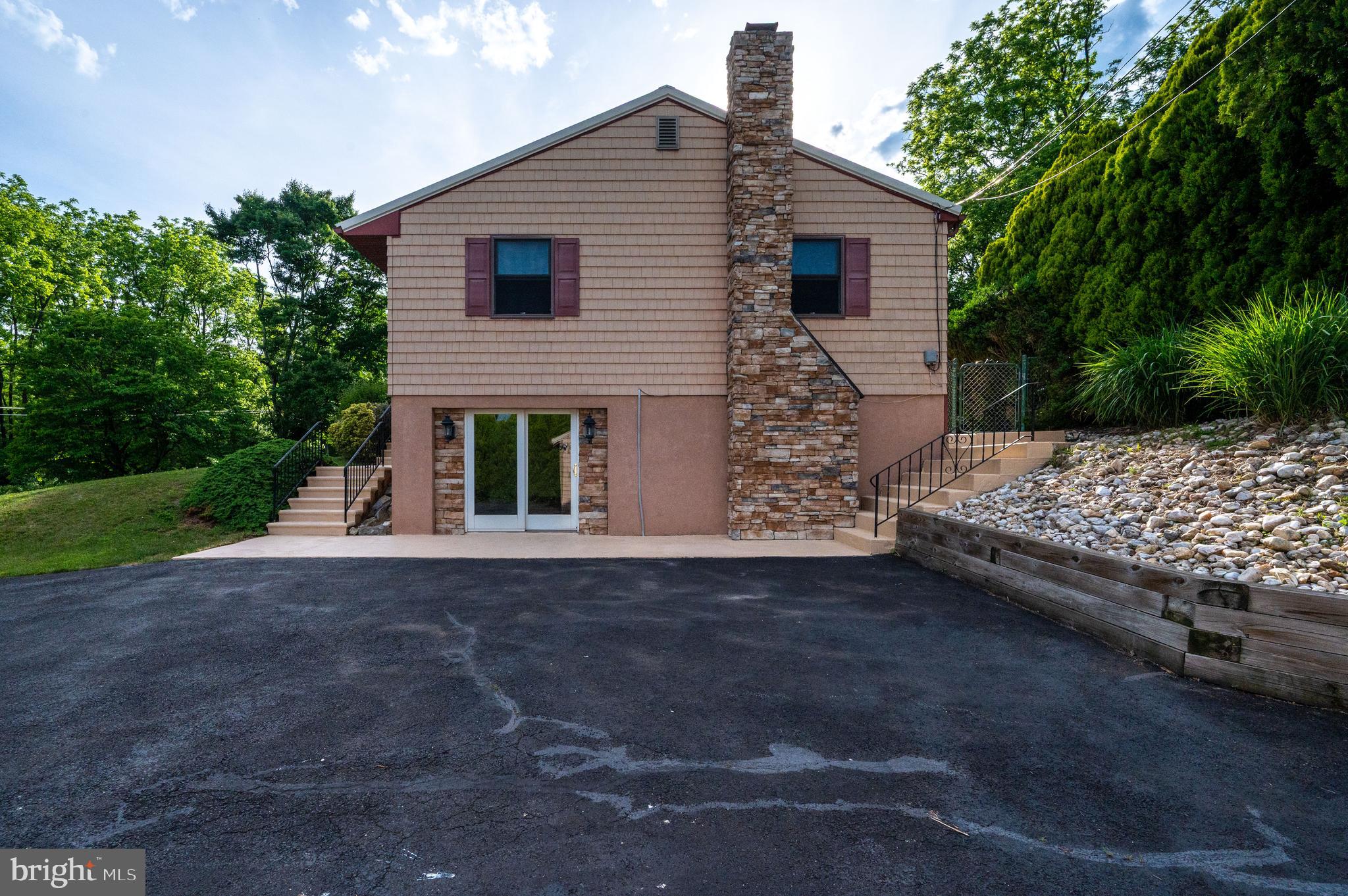 669 Summer Mountain Road Bernville, PA 19506 - Photo 7 of 48