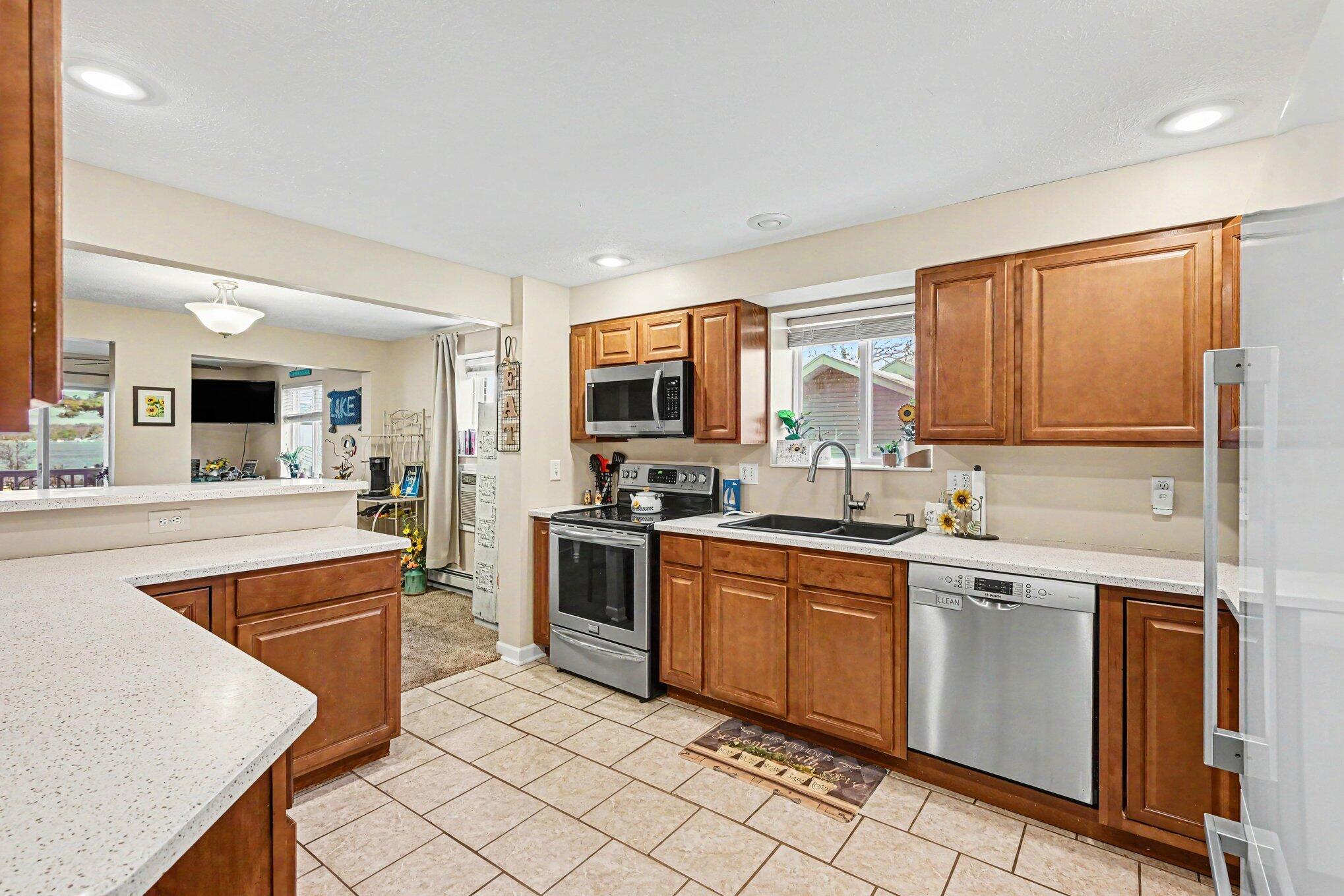 11038 Portage Road, Unit 6 Portage, MI 49002 - Photo 7 of 31 008_file_9336