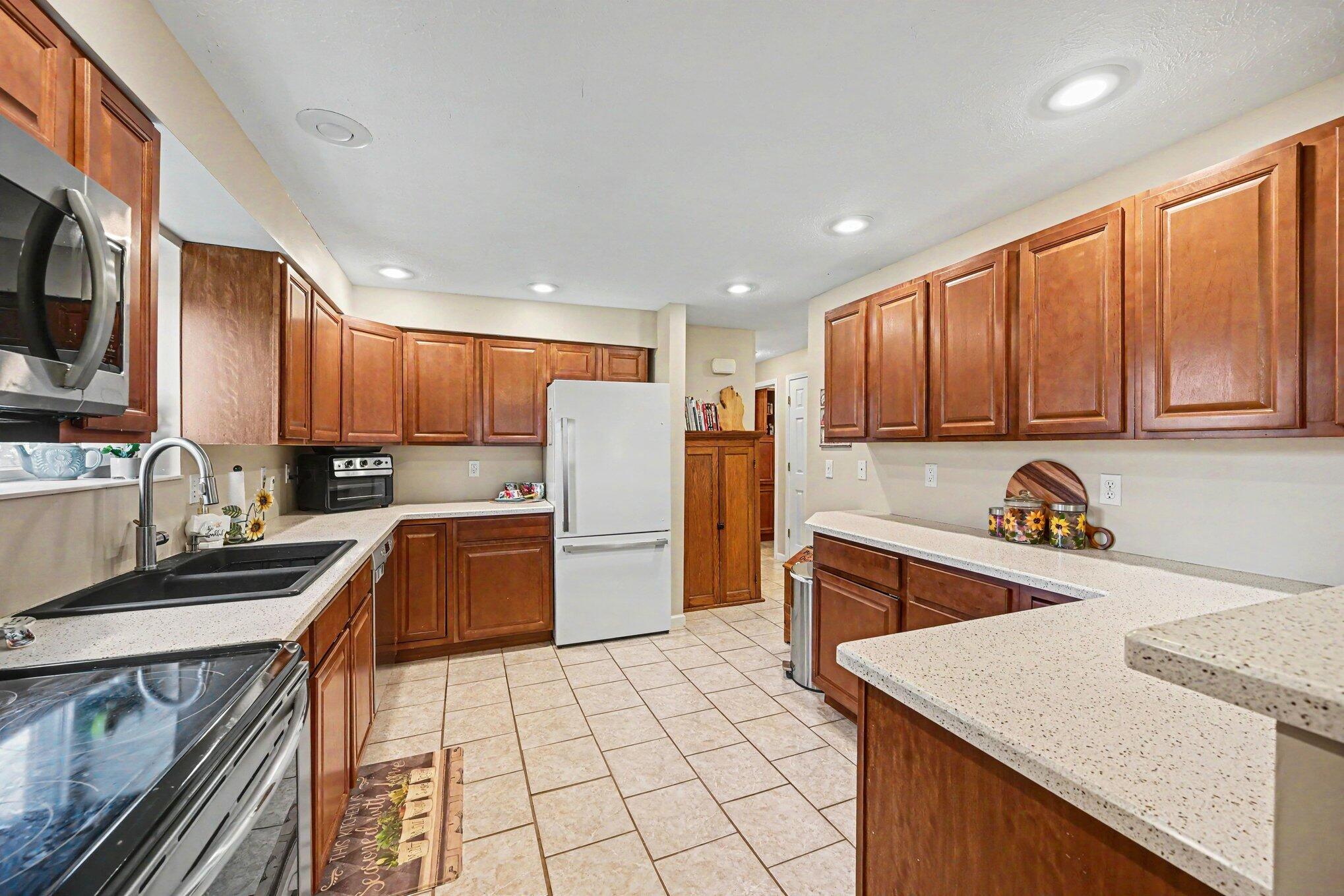 11038 Portage Road, Unit 6 Portage, MI 49002 - Photo 8 of 31 009_file_8207