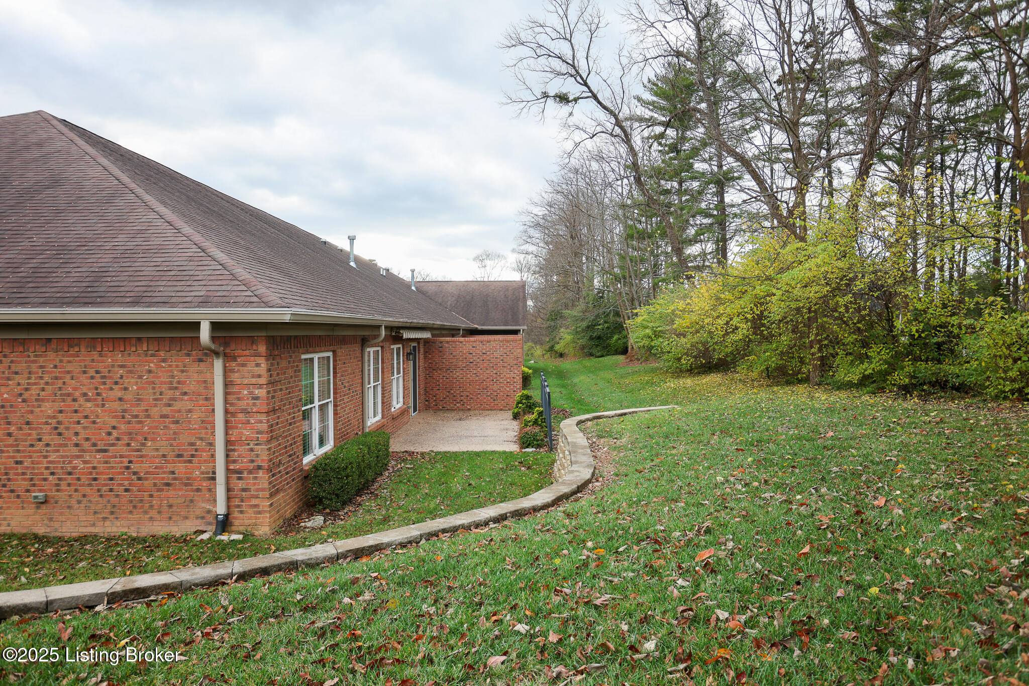 10712 Riva Road Louisville, KY 40223 - Photo 22 of 25 Greenspace you can enjoy and don't have to maintain!