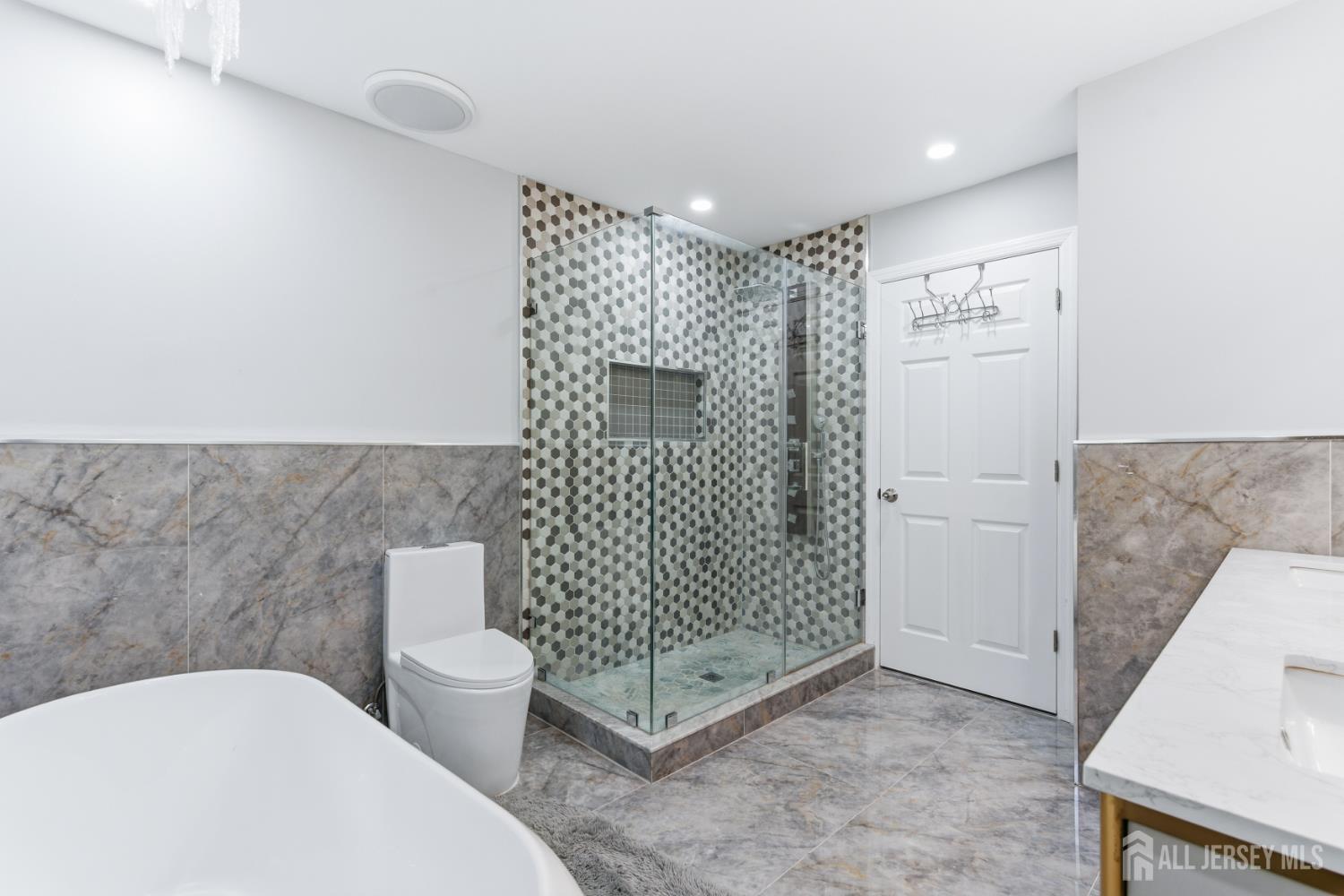 6 Whitewood Road Edison, NJ 08820 - Photo 18 of 37