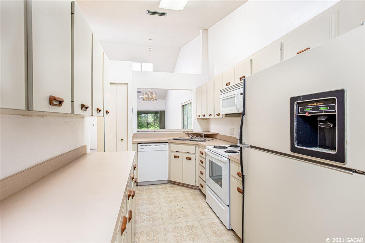 812 Southwest 50th Way Gainesville, FL 32607 - Photo 7 of 28 Gallery Image 7