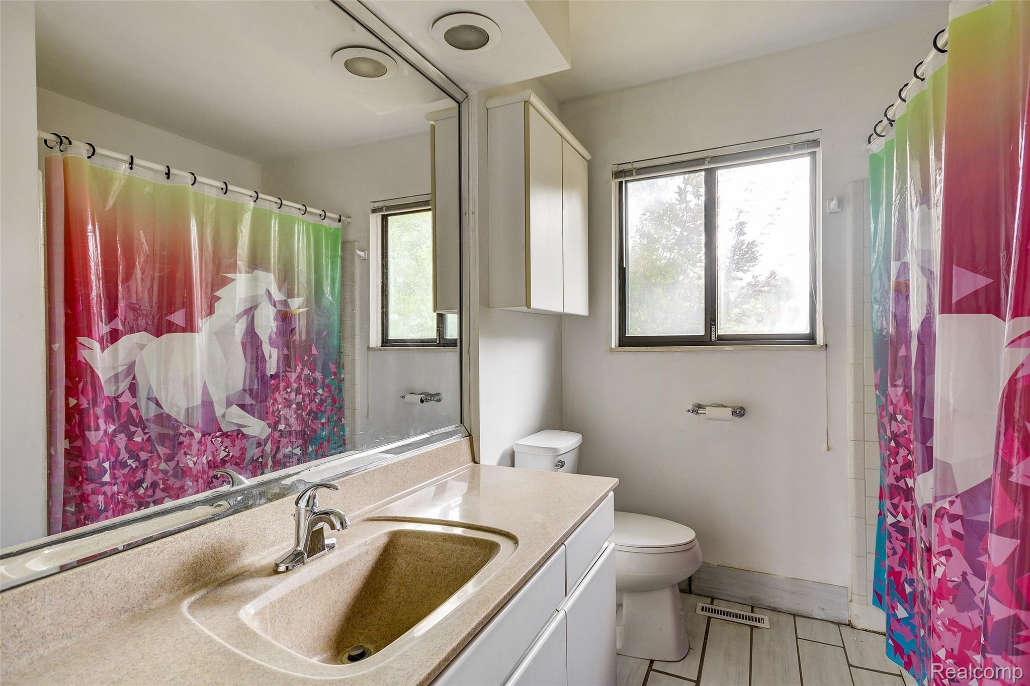 8110 Linden Road Fenton, MI 48430 - Photo 30 of 58 Entry Level Full Bath