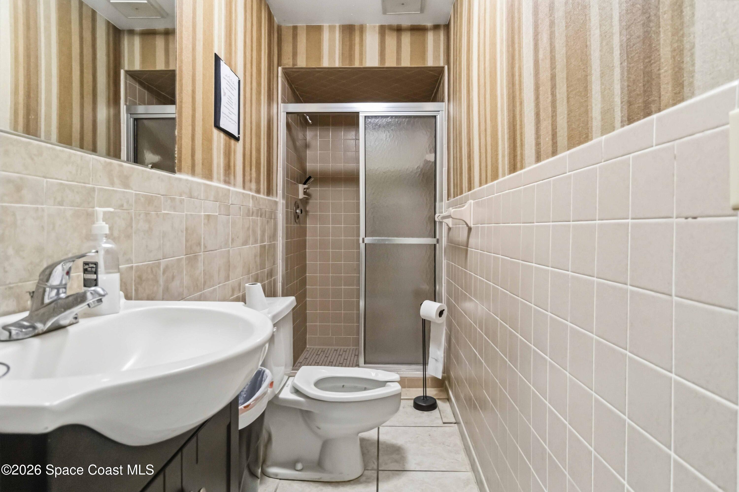 111 Scott Street Melbourne, FL 32901 - Photo 28 of 35 Second floor Bathroom