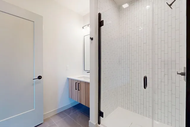 a en suite bathroom with a shower