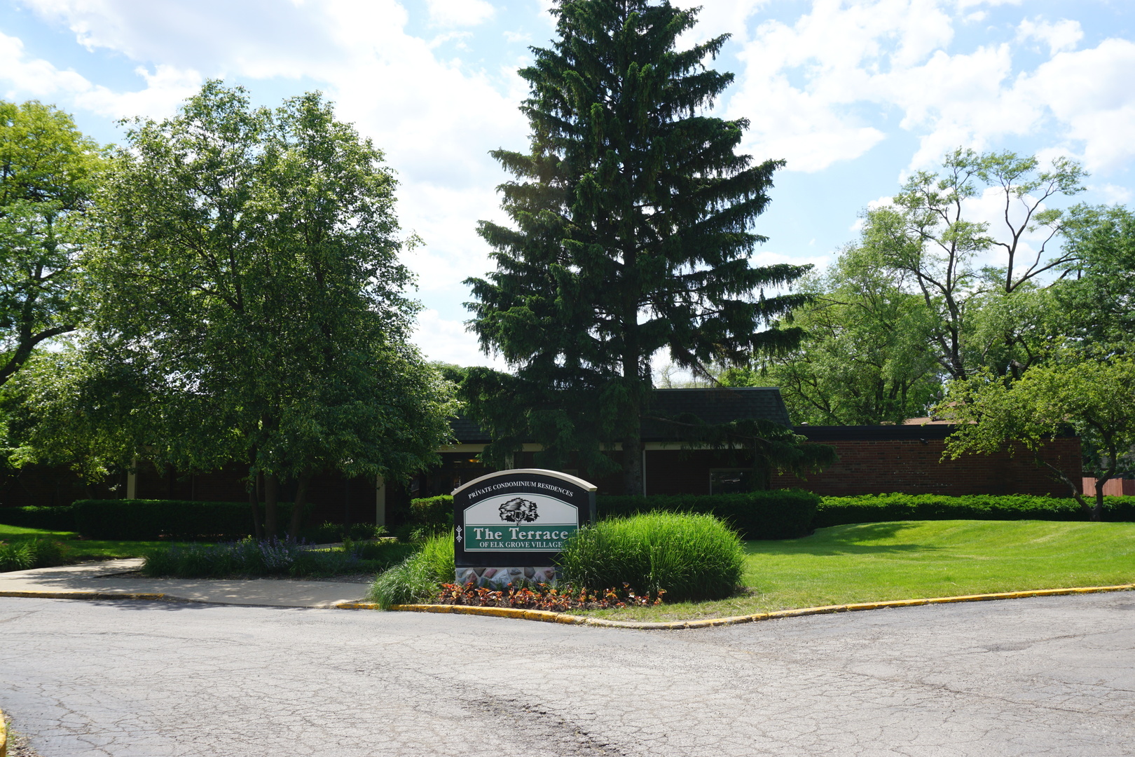 906 Ridge Square, Unit 212 Elk Grove Village, IL 60007 - Photo 11 of 12