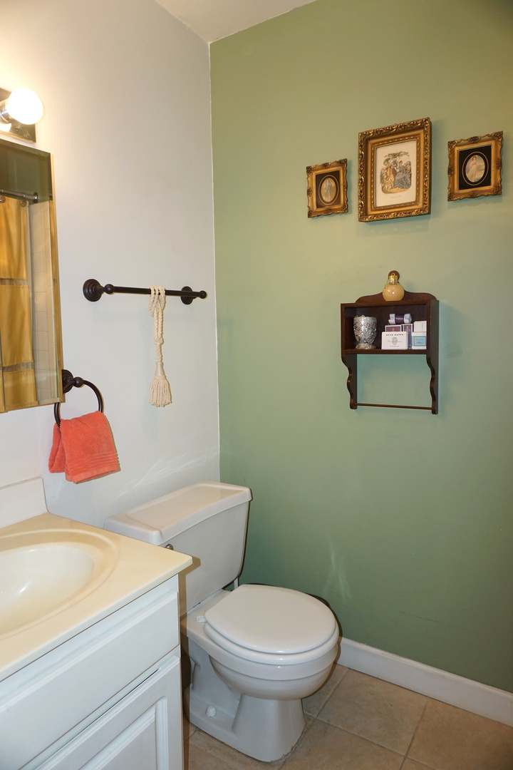 906 Ridge Square, Unit 212 Elk Grove Village, IL 60007 - Photo 9 of 12