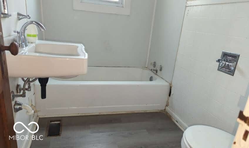 616 West 38th Street Anderson, IN 46013 - Photo 7 of 12