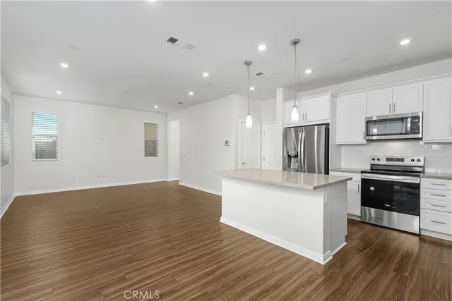 $3,000 | 913 Helena Ridge, Lake Elsinore, CA 92530