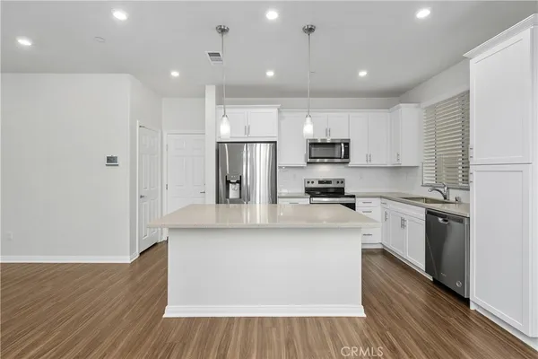$3,000 | 913 Helena Ridge, Lake Elsinore, CA 92530