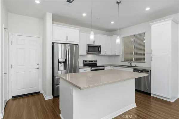 $3,000 | 913 Helena Ridge, Lake Elsinore, CA 92530