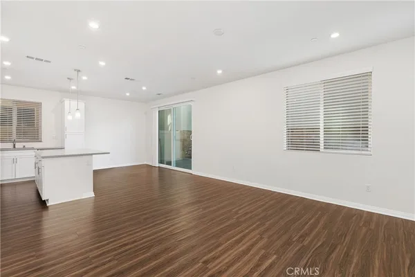 $3,000 | 913 Helena Ridge, Lake Elsinore, CA 92530