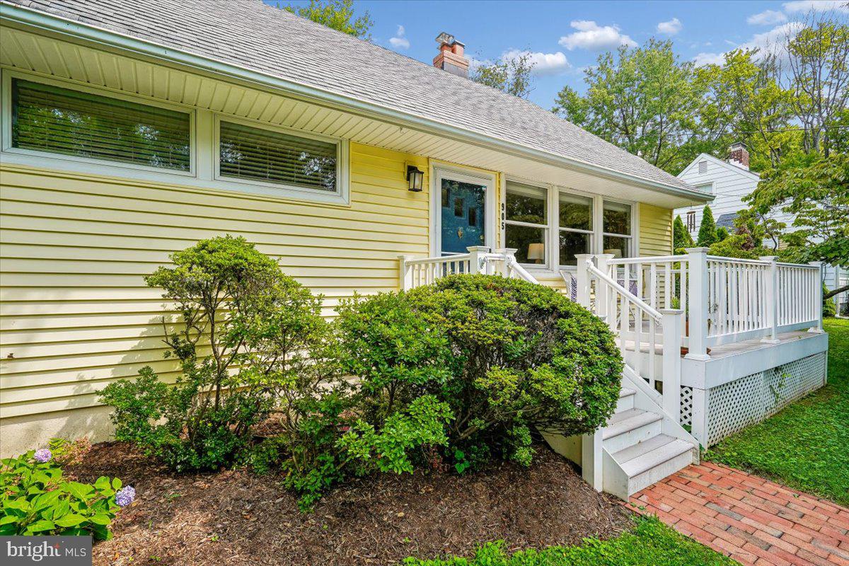 905 Robin Road Silver Spring, MD 20901 - Photo 4 of 43 Gallery Image 4
