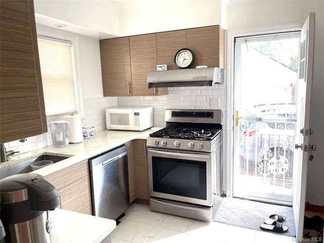 $878,000 | 1306 6th Avenue, New Hyde Park, NY 11040