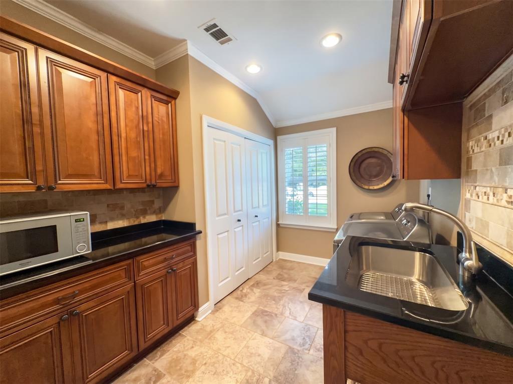 622 Ridgecrest Drive Irving, TX 75060 - Photo 10 of 24