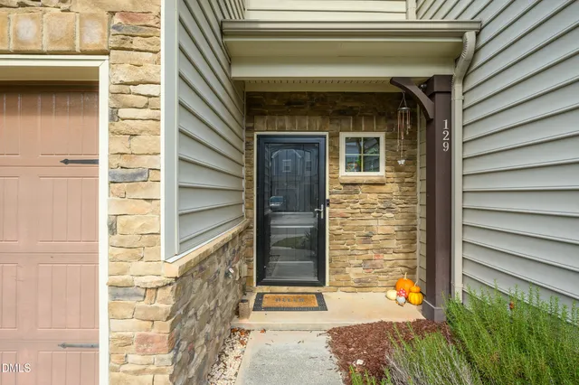 a view of entrance door of the house