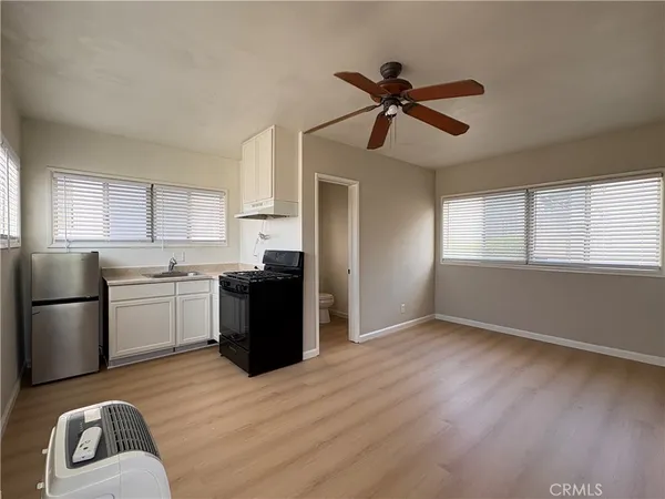 $1,950 | 149 Bay Shore Avenue, Unit 1R, Long Beach, CA 90803