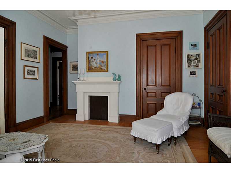 50 Old Beach Road, Unit 7 Newport, RI 02840 - Photo 11 of 18 Living Room.