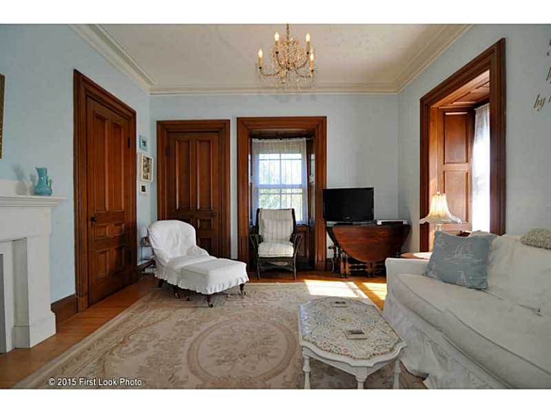 50 Old Beach Road, Unit 7 Newport, RI 02840 - Photo 13 of 18 Living Room.