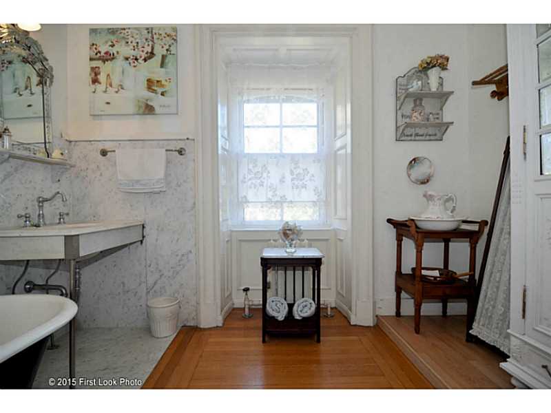 50 Old Beach Road, Unit 7 Newport, RI 02840 - Photo 18 of 18 Bathroom.