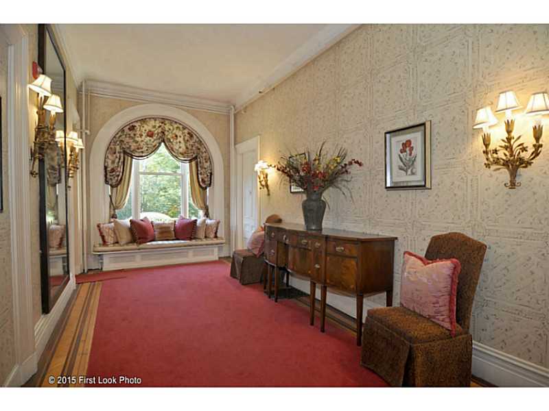 50 Old Beach Road, Unit 7 Newport, RI 02840 - Photo 4 of 18 Entry.