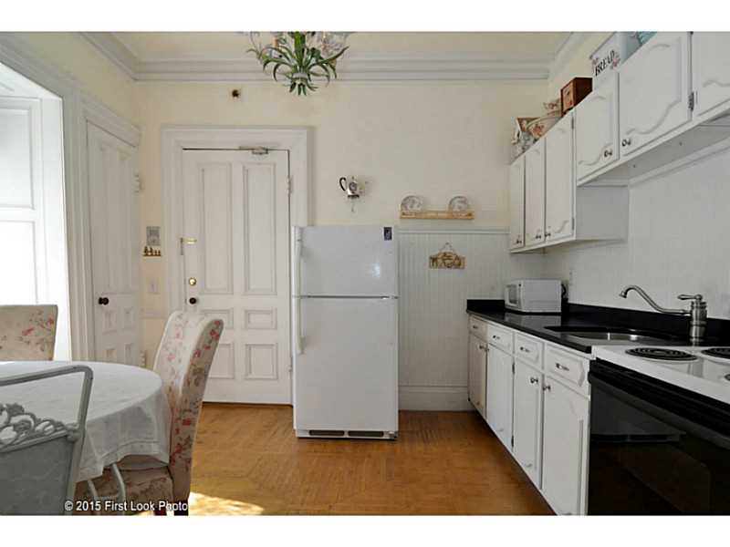 50 Old Beach Road, Unit 7 Newport, RI 02840 - Photo 5 of 18 Kitchen.