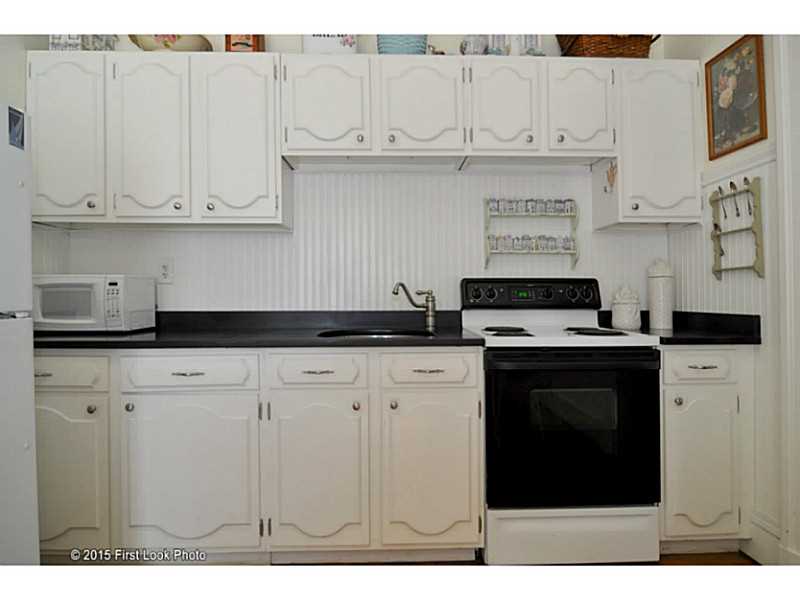 50 Old Beach Road, Unit 7 Newport, RI 02840 - Photo 6 of 18 Kitchen.