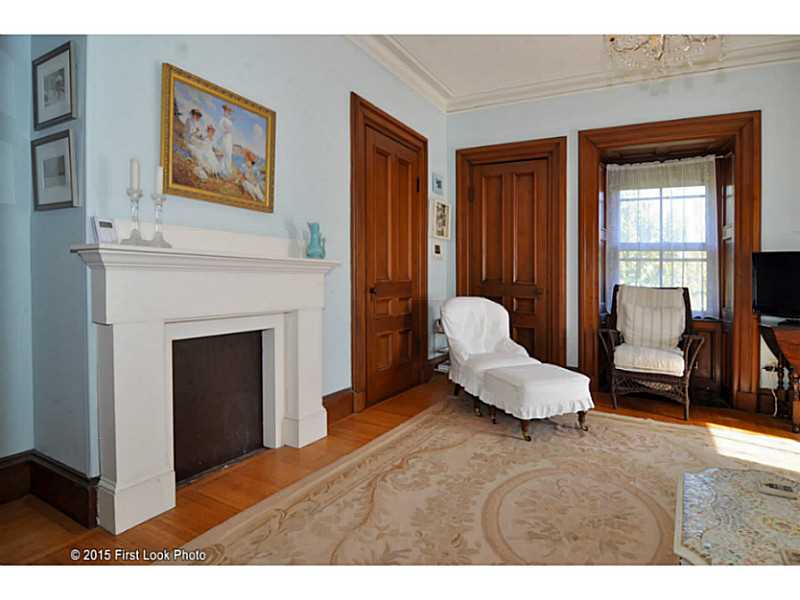 50 Old Beach Road, Unit 7 Newport, RI 02840 - Photo 10 of 18 Living Room.