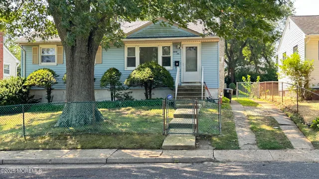 a front view of house with yard