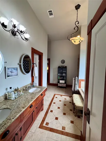 $2,895 | 1615 Houston Avenue, Houston, TX 77007