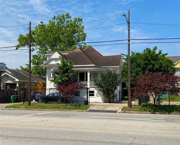 $2,895 | 1615 Houston Avenue, Houston, TX 77007