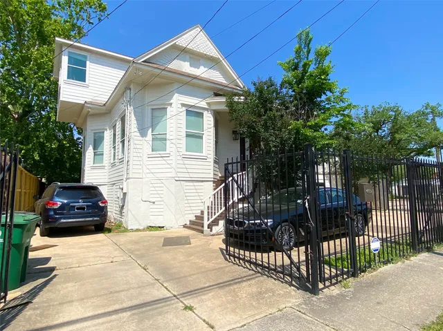 $2,895 | 1615 Houston Avenue, Houston, TX 77007