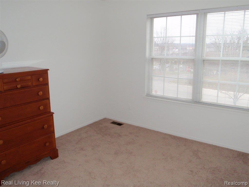 400 Bolinger Street Rochester, MI 48307 - Photo 9 of 12 2nd Bed with view of downtown
