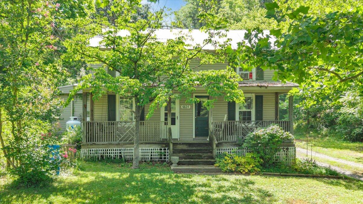 6624 Franklin Road Boones Mill, VA 24065 - Photo 4 of 57 04-DJI_20260707115509_0001_D-R5A