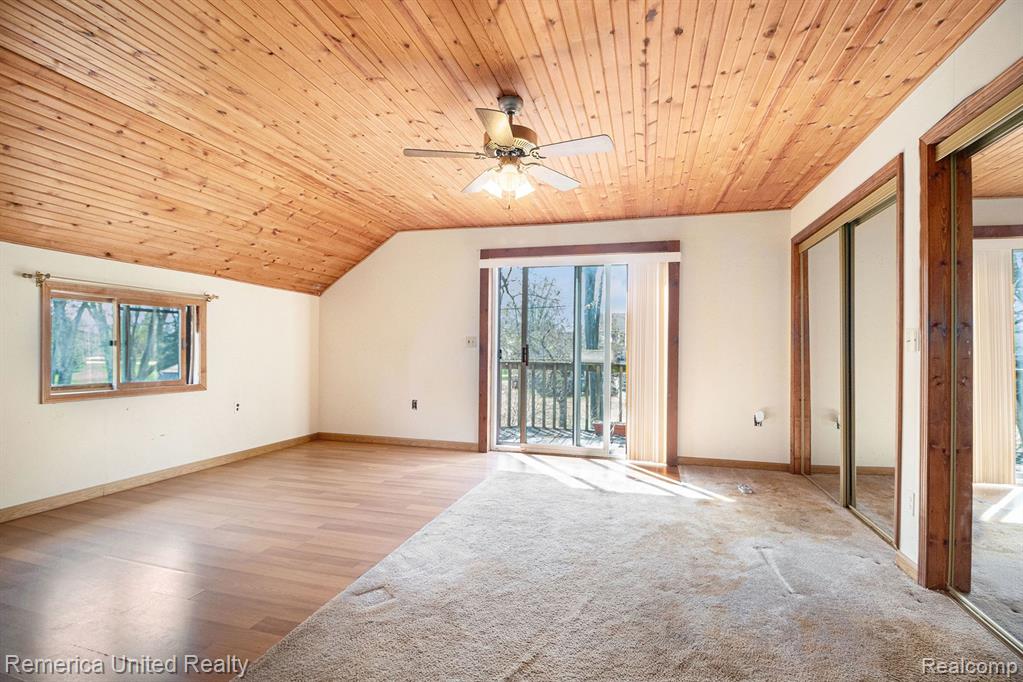 4342 Pleasant Valley Road Brighton, MI 48114 - Photo 4 of 19