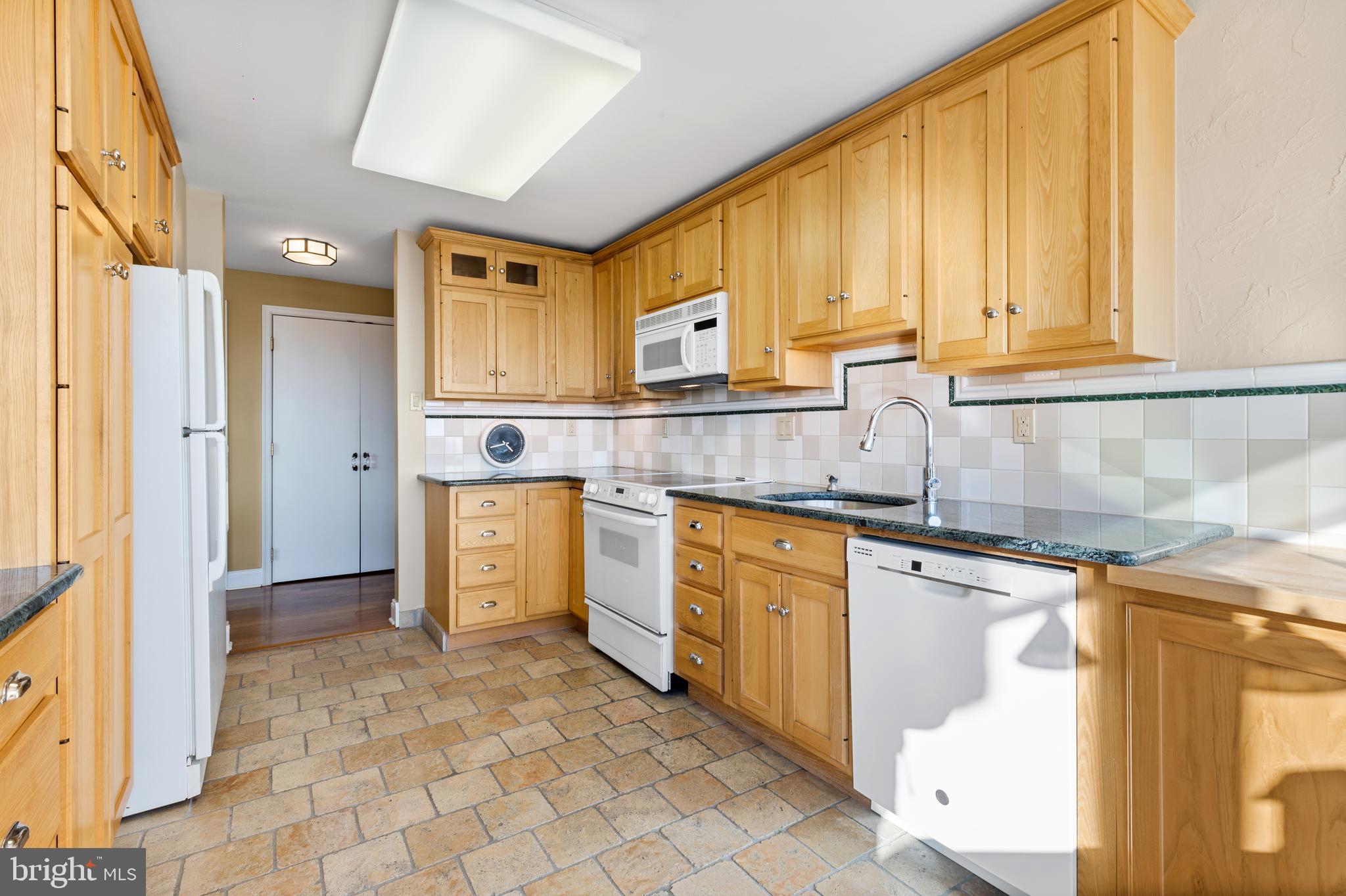 224-230 West Rittenhouse Square, Unit 2812 13 Philadelphia, PA 19103 - Photo 13 of 31