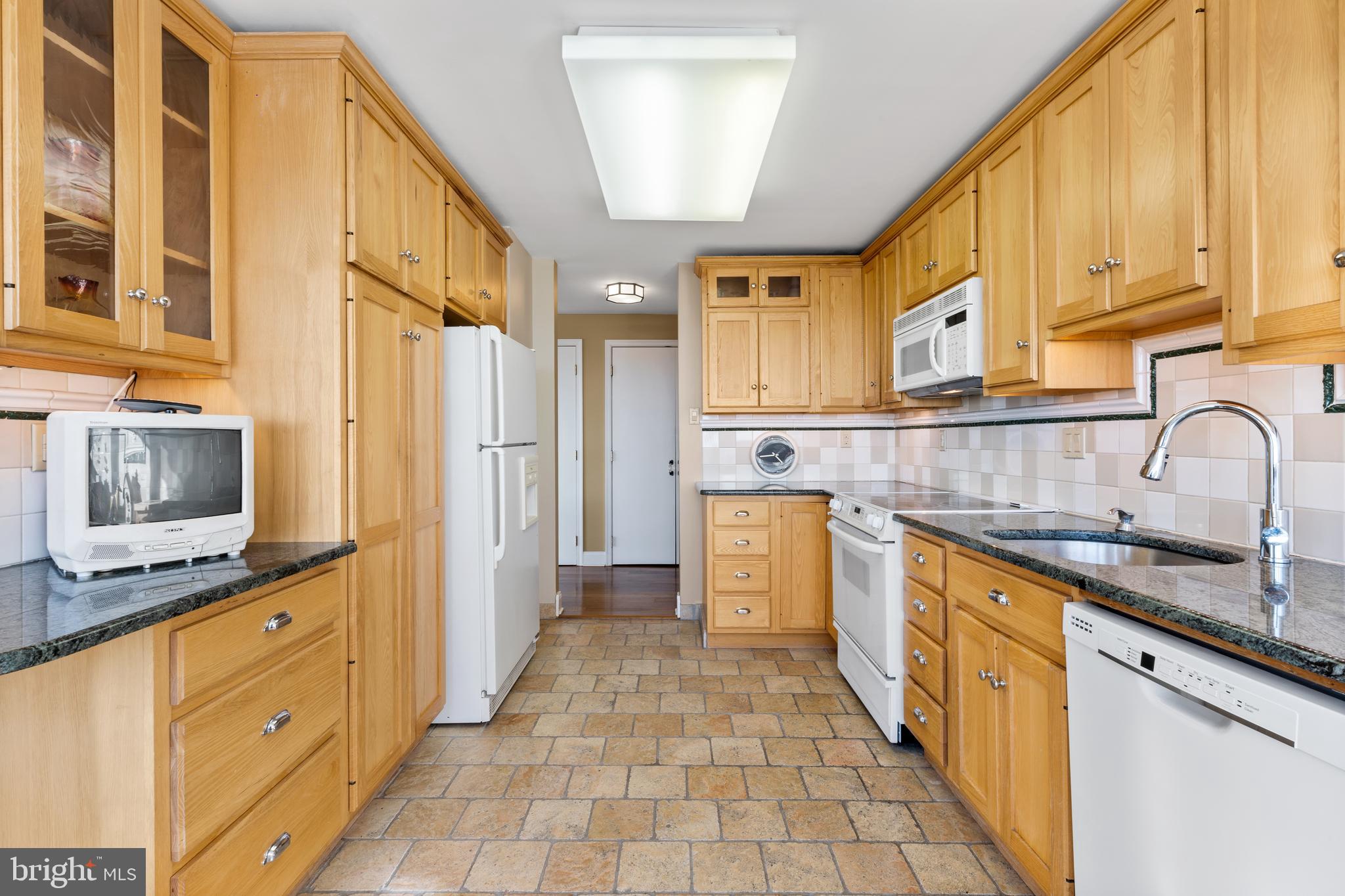 224-230 West Rittenhouse Square, Unit 2812 13 Philadelphia, PA 19103 - Photo 16 of 31