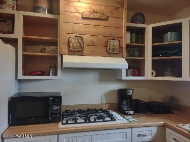 16432 Incline Trail Williams, AZ 86046 - Photo 17 of 62 a kitchen with a stove and cabinets