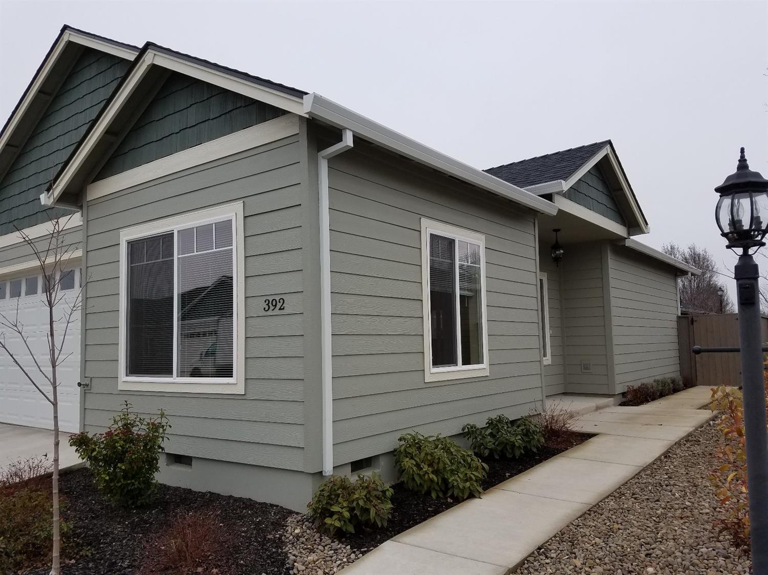 392 Live Oak Loop Central Point, OR 97502 - Photo 2 of 20 Additional Photo
