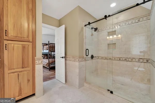 a view of a entryway with interior of the house