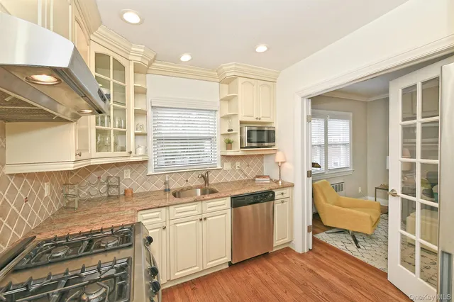 $515,000 | 20 Gibson Avenue, Unit 3D, Huntington, NY 11743