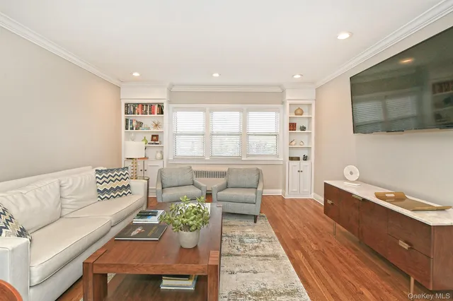 $515,000 | 20 Gibson Avenue, Unit 3D, Huntington, NY 11743