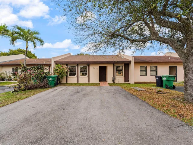 $2,700 | 5027 Southwest 139th Court, Unit 5027, Miami, FL 33175