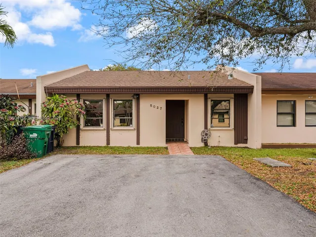 $2,700 | 5027 Southwest 139th Court, Unit 5027, Miami, FL 33175