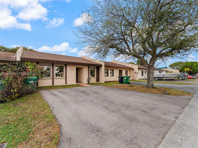 $2,700 | 5027 Southwest 139th Court, Unit 5027, Miami, FL 33175